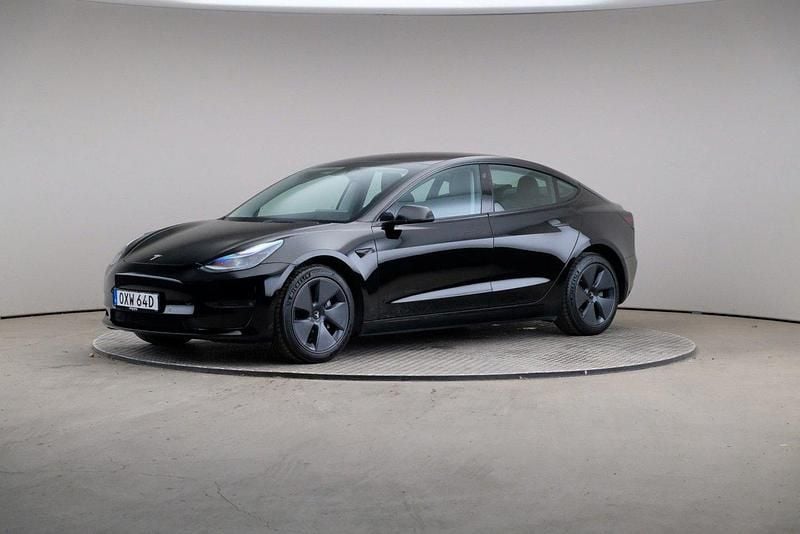 Svart Begagnad 2022 Tesla Model 3 Long Range AWD Sedan | 319 000 kr (Marknadspris) - Bild 1/4
