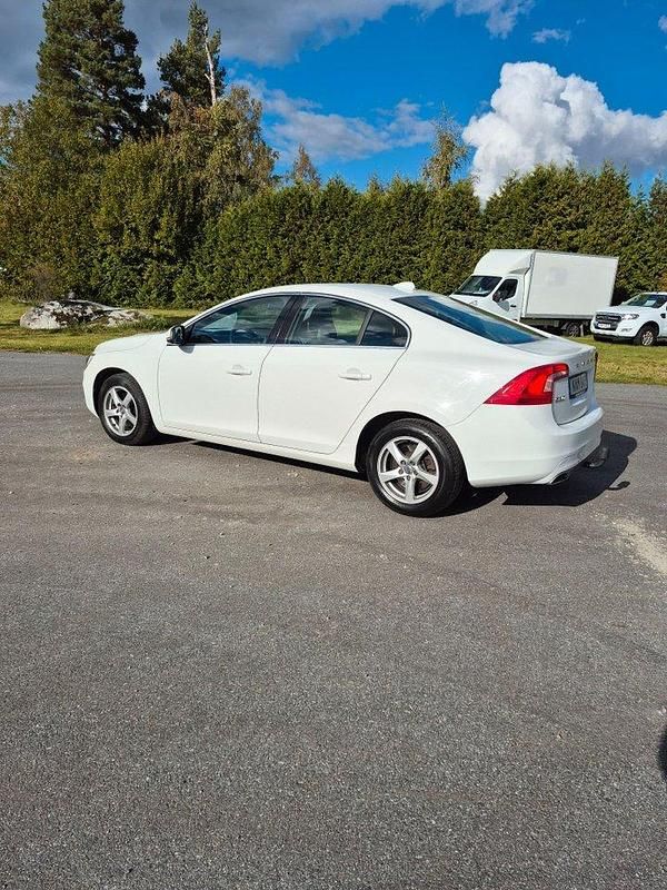 Begagnad Volvo S60 Momentum 190 HK (139 kW) 2016 Vit Sedan