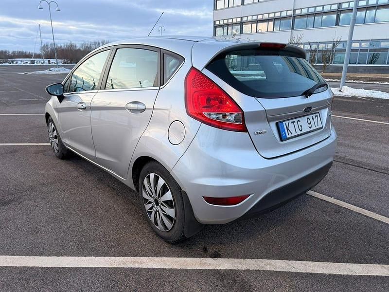 Begagnad Ford Fiesta 75 HK (55 kW) 2010 Halvkombi