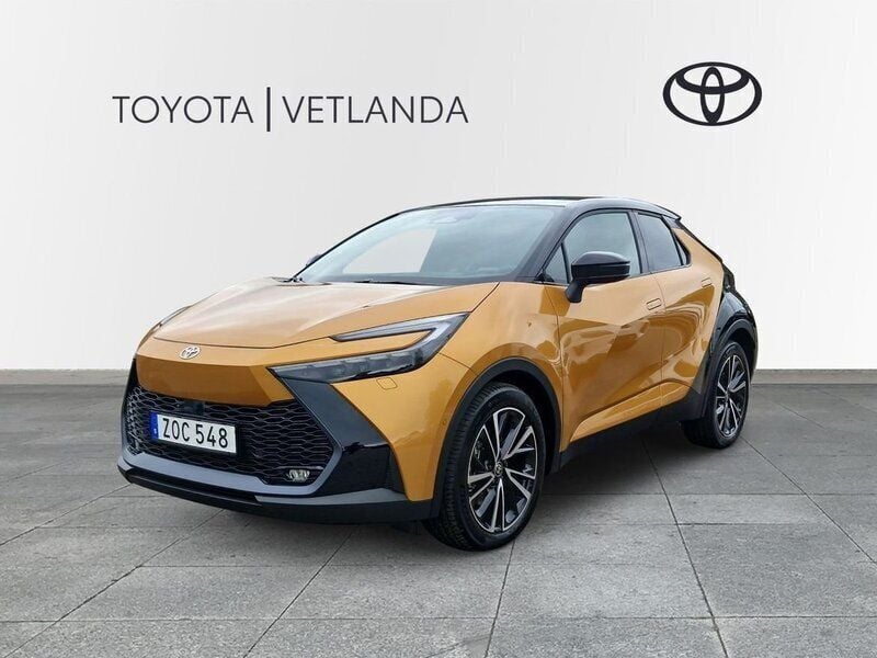 Gul (guldmetallic / svart) Ny 2024 Toyota C-HR Edition SUV | 479 000 kr (Marknadspris) - Bild 1/4