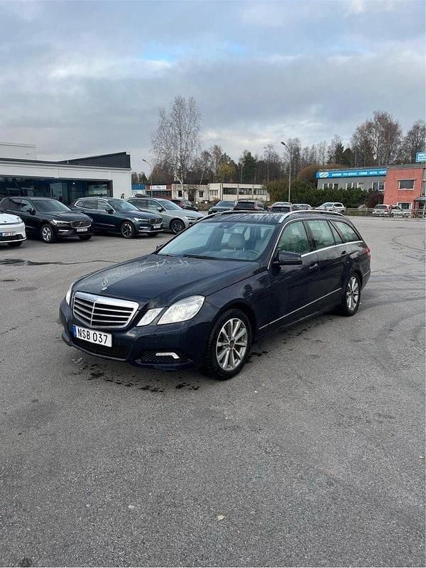 Blå Begagnad 2010 Mercedes E250 Avantgarde Kombi | 78 000 kr (Bra pris) - Bild 1/4