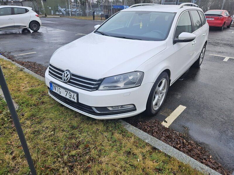 Grå Begagnad 2011 VW Passat Kombi | 47 000 kr (Marknadspris) - Bild 1/4