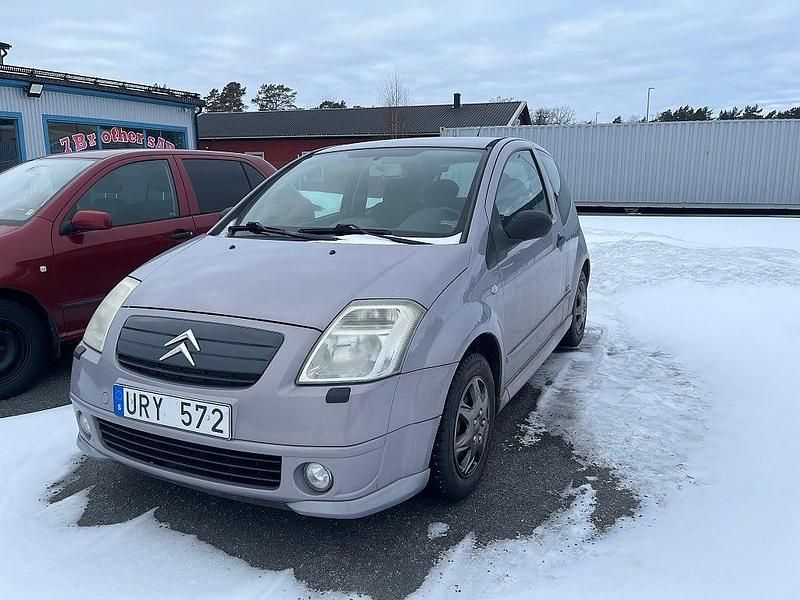 Begagnad Citroën C2 74 HK (54 kW) 2004 Silver Halvkombi