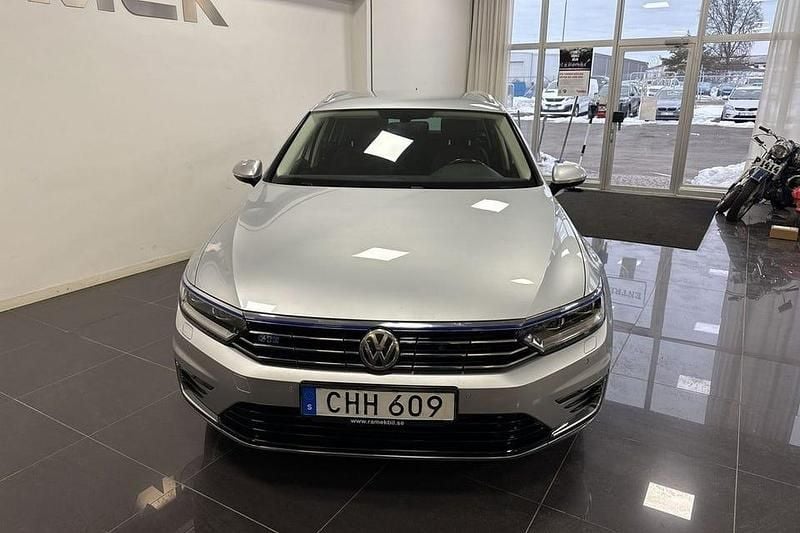Begagnad VW Passat GTE 218 HK (160 kW) 2016 Silver Kombi