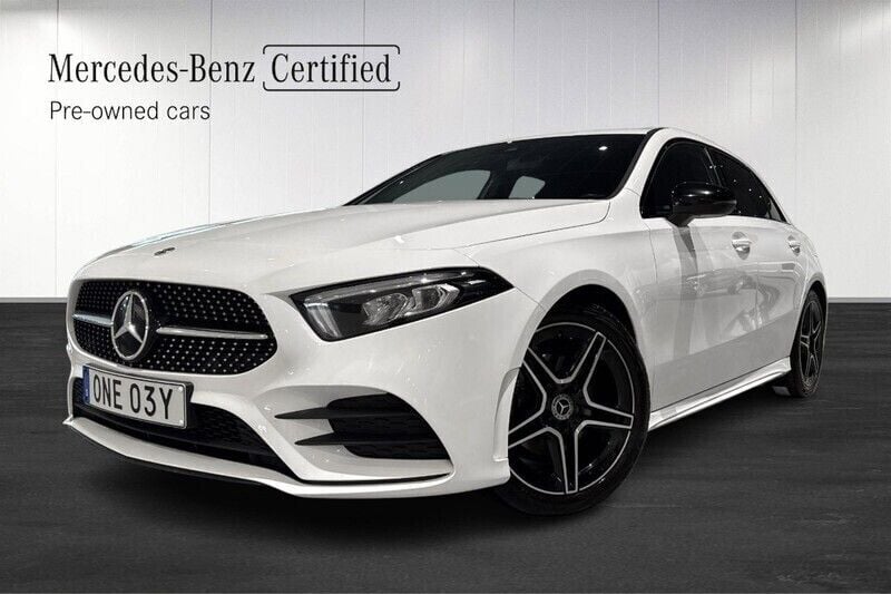Vit (white) Begagnad 2021 Mercedes A180 AMG Halvkombi | 239 900 kr (Bra pris) - Bild 1/4