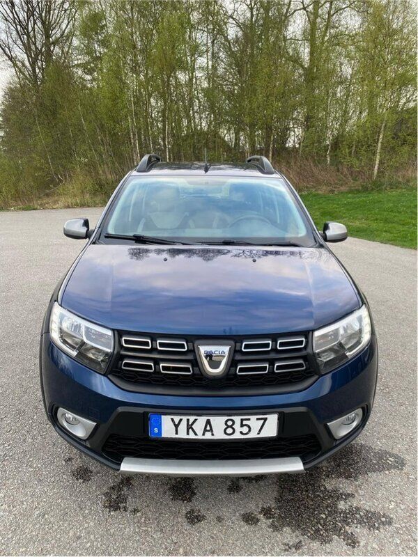Blå Begagnad 2017 Dacia Sandero Stepway Halvkombi | 65 000 kr (Marknadspris) - Bild 1/4