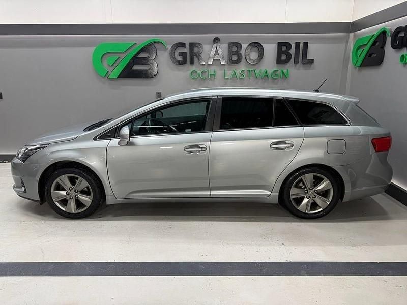 Begagnad Toyota Avensis Edition 147 HK (108 kW) 2014 Grå Kombi