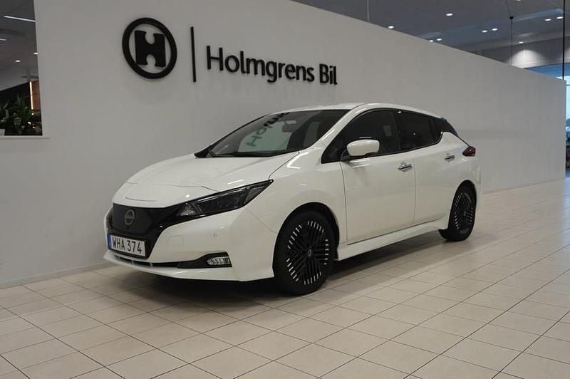 Vit Begagnad 2022 Nissan Leaf N-Connecta Halvkombi | 174 900 kr (Marknadspris) - Bild 1/4