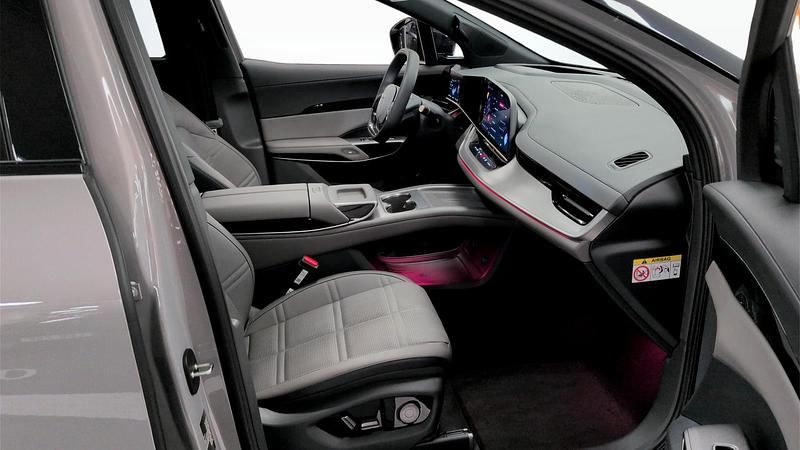 Begagnad Hongqi EHS7 252 kW (343 HK) 2024 Grå SUV