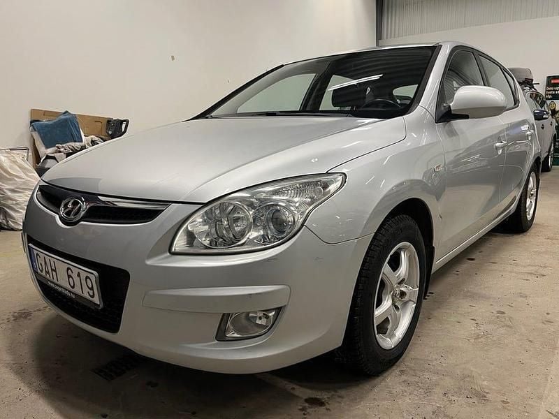 Begagnad Hyundai i30 122 HK (89 kW) 2008 Silver metallic
