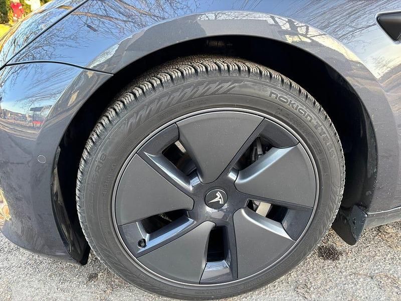 Begagnad Tesla Model 3 Standard Range 208 kW (283 HK) 2022 Sedan