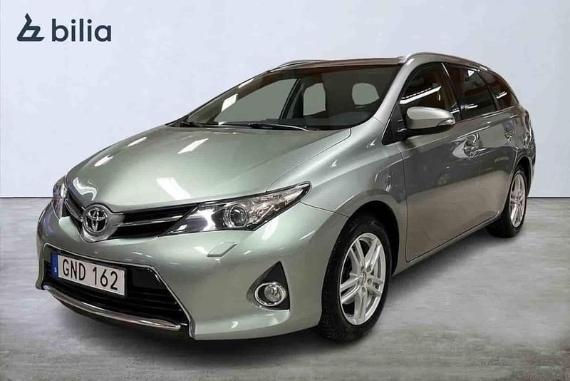 Grå Begagnad 2015 Toyota Auris Touring Sports Edition Kombi | 139 000 kr (Marknadspris) - Bild 1/1