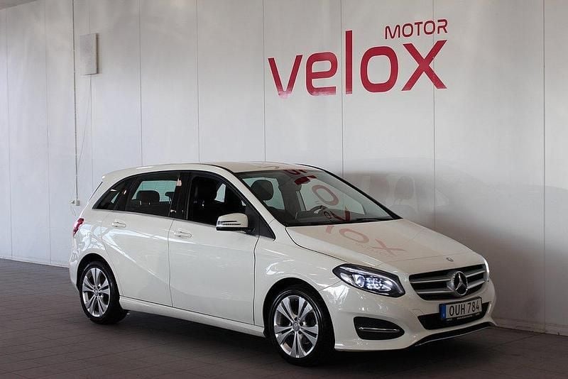 Vit Begagnad 2015 Mercedes B180 Urban Minibuss | 114 900 kr (Marknadspris) - Bild 1/4