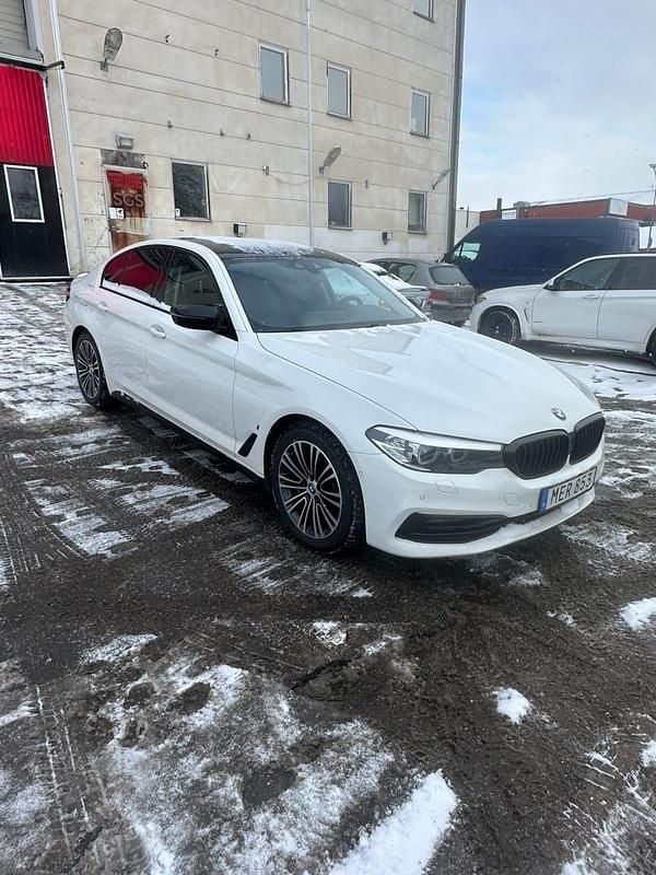 Begagnad BMW 530 iPerformance 252 HK (185 kW) 2019 Vit metallic Sedan