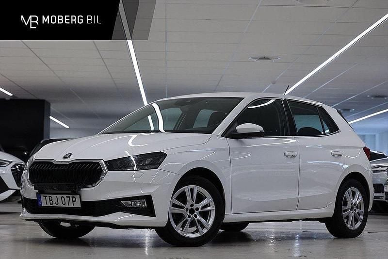 Vit Begagnad 2022 Skoda Fabia Style Halvkombi | 159 900 kr (Marknadspris) - Bild 1/3