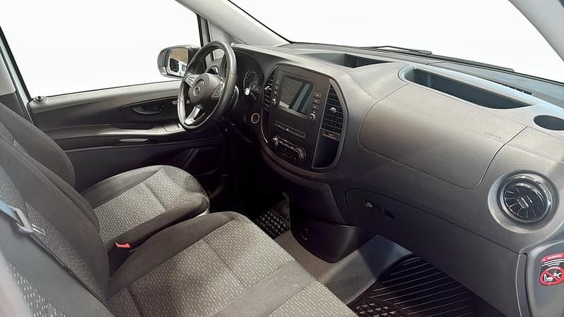 Begagnad Mercedes e-Vito 11 kW (15 HK) 2023 Minibuss