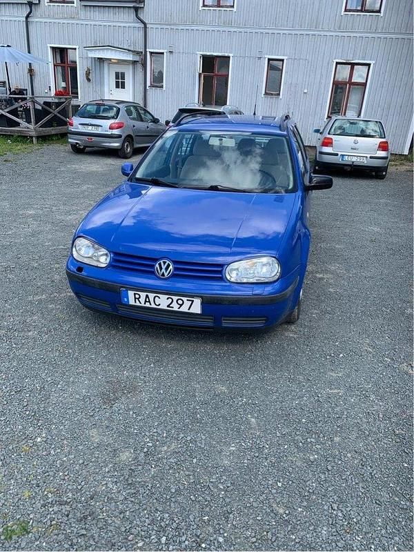 Blå Begagnad 2000 VW Golf IV Trendline Kombi | 7 000 kr (Marknadspris) - Bild 1/4