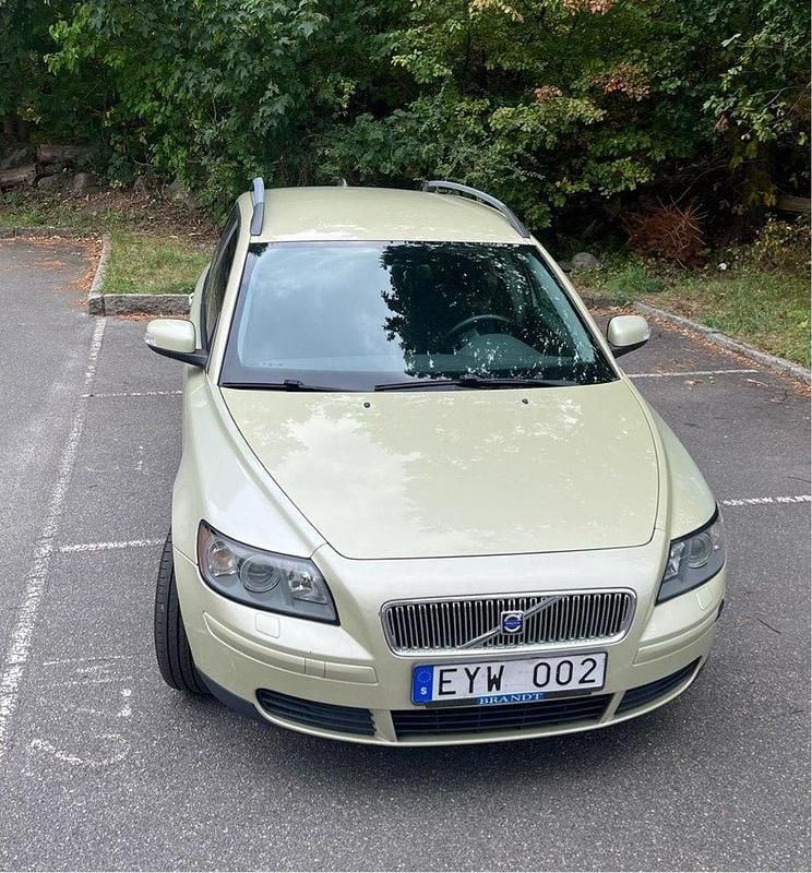 Grön Begagnad 2007 Volvo V50 Kinetic Kombi | 25 000 kr (Superpris) - Bild 1/4