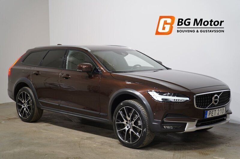 Mörkbrun (brun) Begagnad 2017 Volvo V90 CC Inscription Kombi | 259 700 kr (Marknadspris) - Bild 1/3