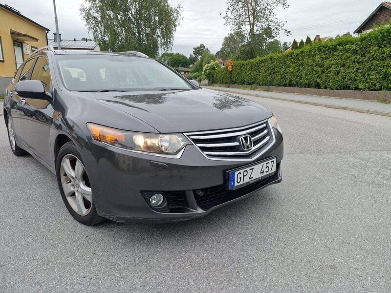 Grå Begagnad 2011 Honda Accord Kombi | 59 000 kr (Superpris) - Bild 1/4