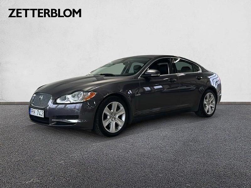 Grå Begagnad 2010 Jaguar XF Sedan | 149 000 kr (Dyr) - Bild 1/4