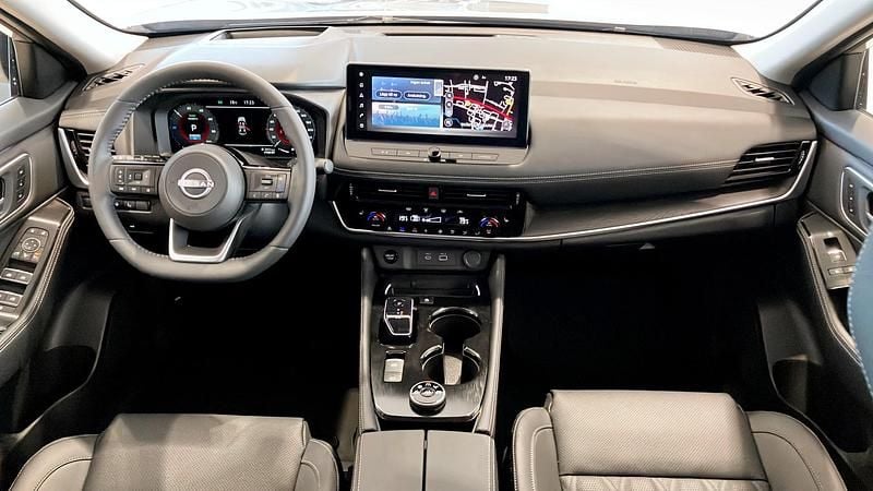 Begagnad Nissan X-Trail Tekna 214 HK (157 kW) 2025 Silver SUV