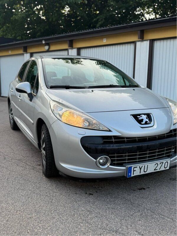 Grå Begagnad 2008 Peugeot 207 Halvkombi | 21 900 kr (Bra pris) - Bild 1/4