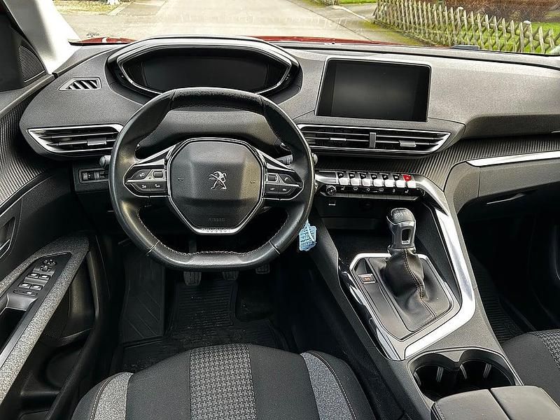 Begagnad Peugeot 3008 Active 120 HK (88 kW) 2016 Röd metallic SUV