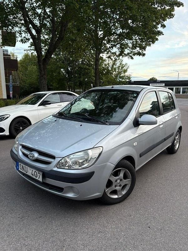 Silver Begagnad 2007 Hyundai Getz Halvkombi | 32 000 kr (Marknadspris) - Bild 1/4
