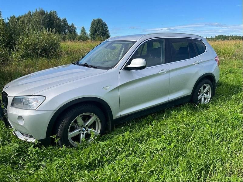 Grå Begagnad 2011 BMW X3 SUV | 120 000 kr (Lite dyr) - Bild 1/4