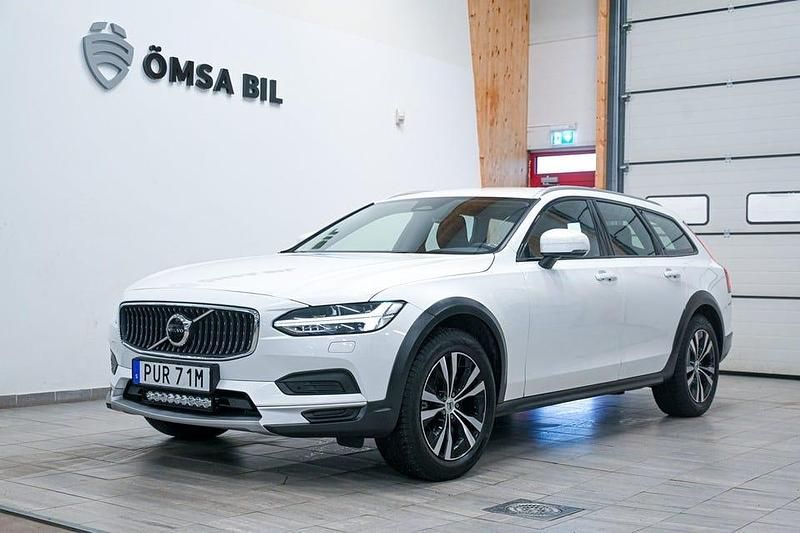 Begagnad Volvo V90 CC 197 HK (144 kW) 2023 Vit Kombi