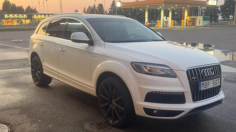 Vit Begagnad 2011 Audi Q7 S-Line SUV | 164 000 kr (Marknadspris) - Bild 1/4