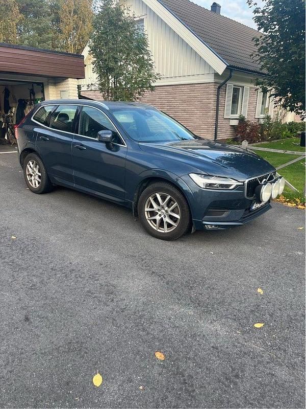 Blå Begagnad 2020 Volvo XC60 Momentum SUV | 328 000 kr (Superpris) - Bild 1/3