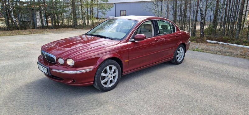 Röd Begagnad 2003 Jaguar X-type Sedan | 18 000 kr - Bild 1/4
