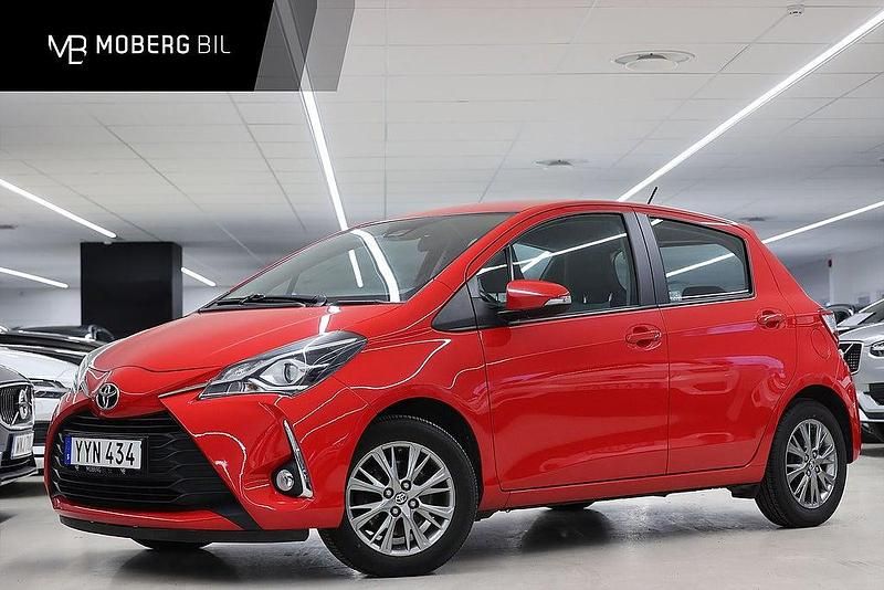 Röd Begagnad 2017 Toyota Yaris Active Halvkombi | 129 900 kr (Marknadspris) - Bild 1/3