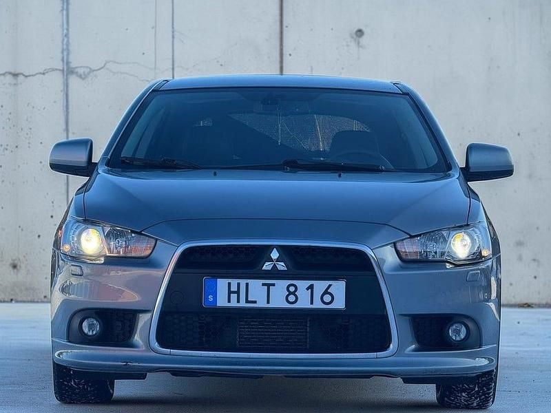 Begagnad Mitsubishi Lancer Sportback Inform 116 HK (85 kW) 2011 Grå Halvkombi