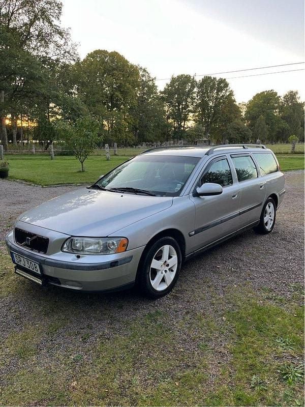 Grå Begagnad 2001 Volvo V70 Kombi | 17 000 kr (Bra pris) - Bild 1/4