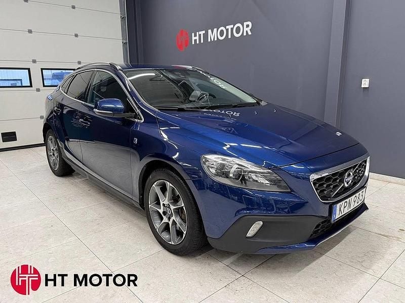 Blå Begagnad 2014 Volvo V40 Ocean Race Halvkombi | 174 900 kr (Lite dyr) - Bild 1/4