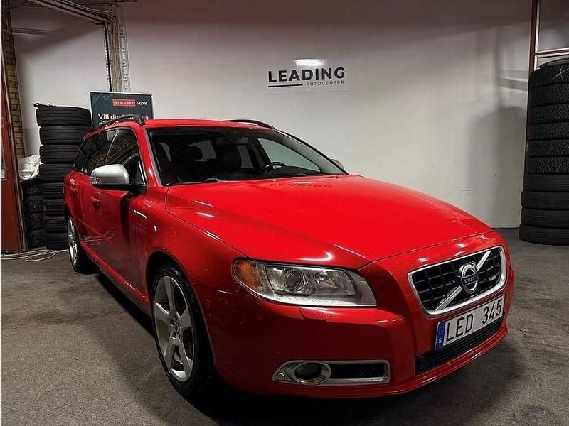 Begagnad Volvo V70 R-Design 231 HK (169 kW) 2011 Röd Kombi