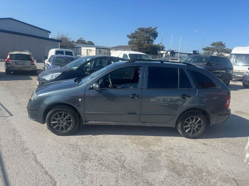 Begagnad Skoda Fabia 64 HK (47 kW) 2006 Mörkgrå (gråmetallic) Halvkombi