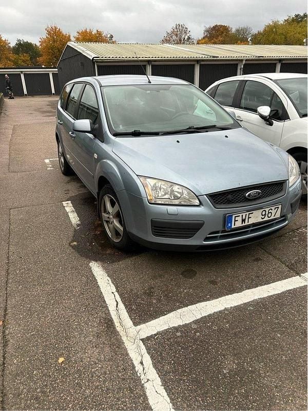 Blå Begagnad 2007 Ford Focus Kombi | 21 900 kr (Marknadspris) - Bild 1/4