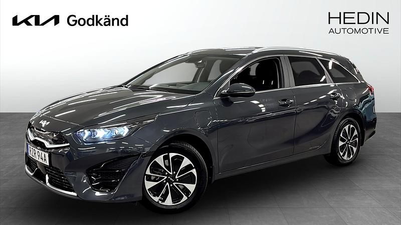 Grå Begagnad 2024 Kia Ceed Advance Halvkombi | 309 900 kr (Lite dyr) - Bild 1/4