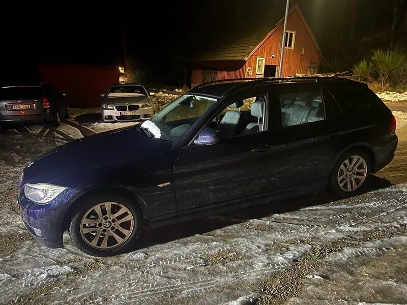 Begagnad 2010 BMW 318 Comfort Edition Kombi | 30 000 kr - Bild 1/4