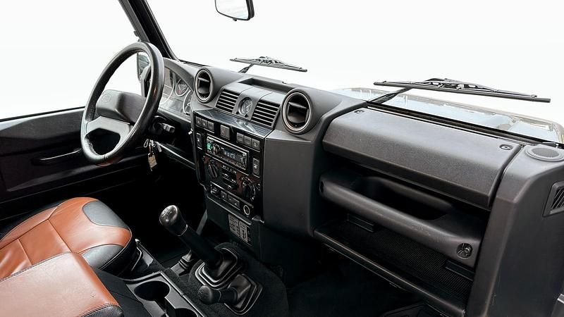 Begagnad Land Rover Defender 122 HK (89 kW) 2015 Grå (grey) SUV