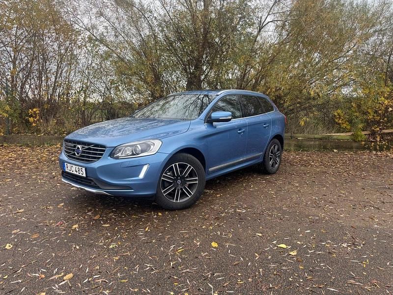 Blå Begagnad 2016 Volvo XC60 Standard SUV | 184 500 kr (Marknadspris) - Bild 1/4