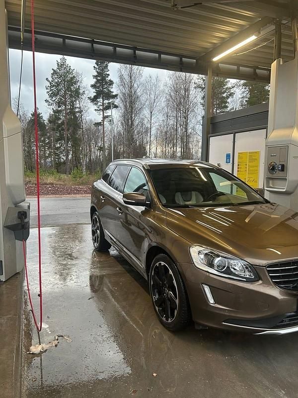 Begagnad 2015 Volvo XC60 Business Edition SUV | 155 000 kr (Bra pris) - Bild 1/4