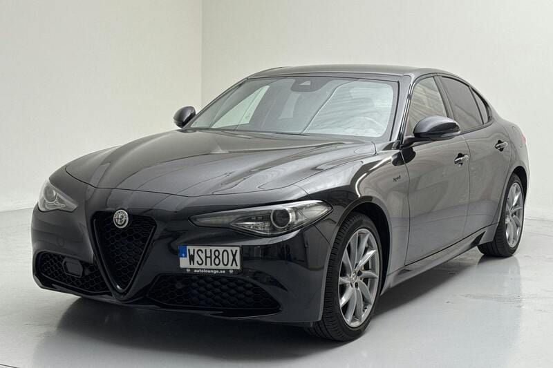 Svart Begagnad 2021 Alfa Romeo Giulia Sprint | 349 000 kr - Bild 1/4