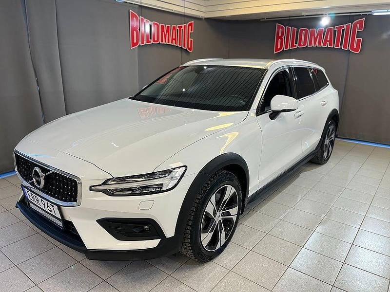 Begagnad Volvo V60 CC 190 HK (139 kW) 2019 Vit Kombi
