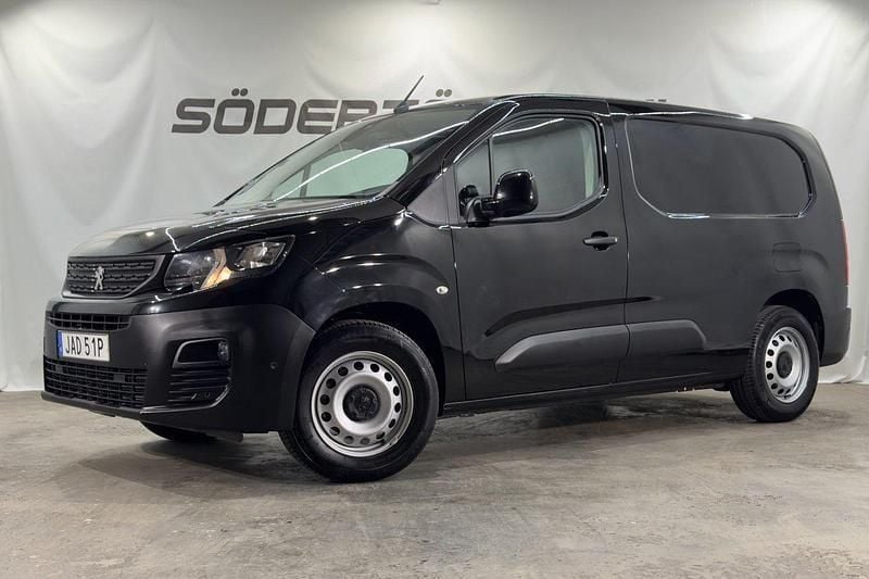 Svart Begagnad 2022 Peugeot E-Partner Minibuss | 229 900 kr (Superpris) - Bild 1/4