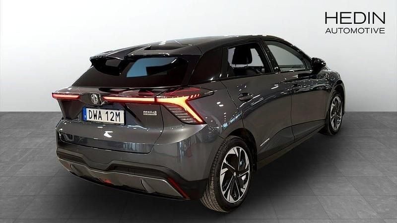 Begagnad MG MG4 EV 150 kW (204 HK) 2023 Grå Halvkombi